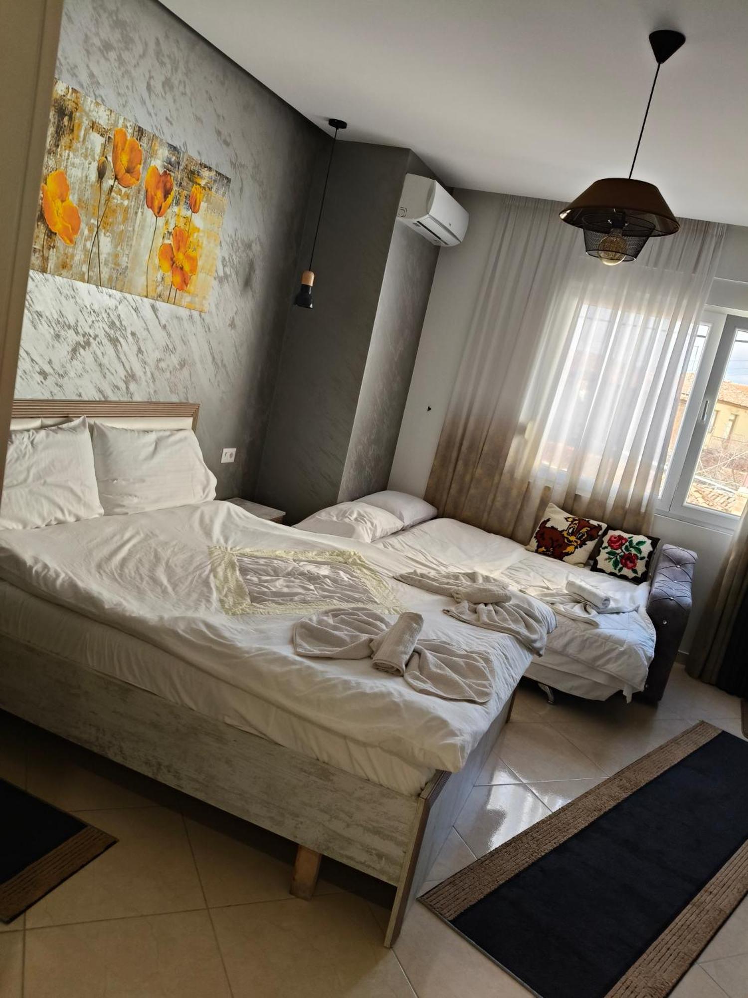 Ajilin Hotel Rooms Korce Pokoj fotografie